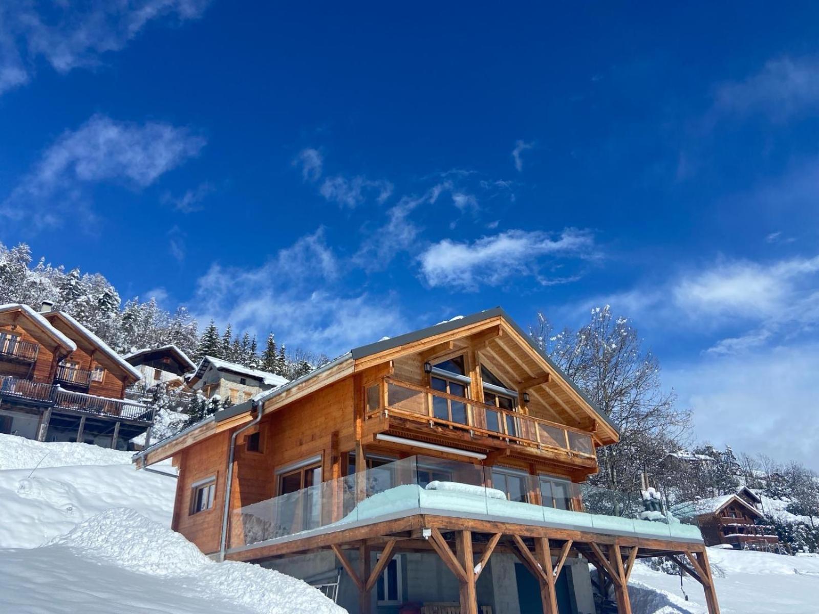 Luane Pres De Valberg *